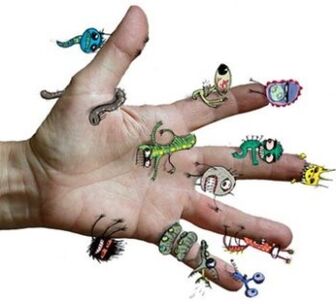 microben en parasieten op de menselijke hand